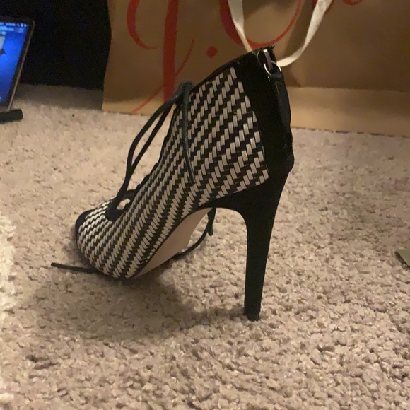 Zara lace up Black and White heel 8/38 - Picture 2 of 3